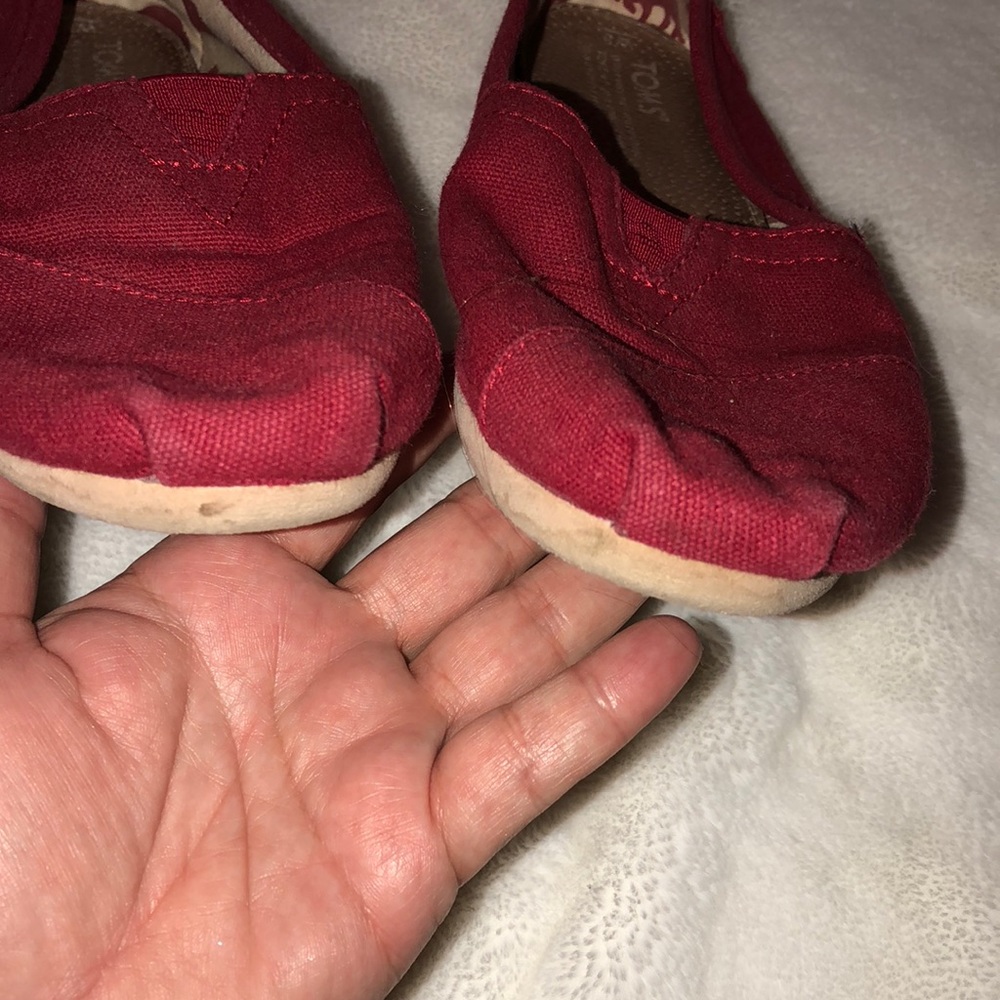 Toms - Picture 2 of 8